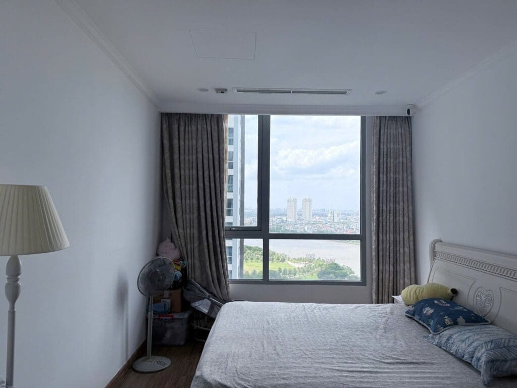 phòng ngủ nhìn ra công viên từ tòa central 1