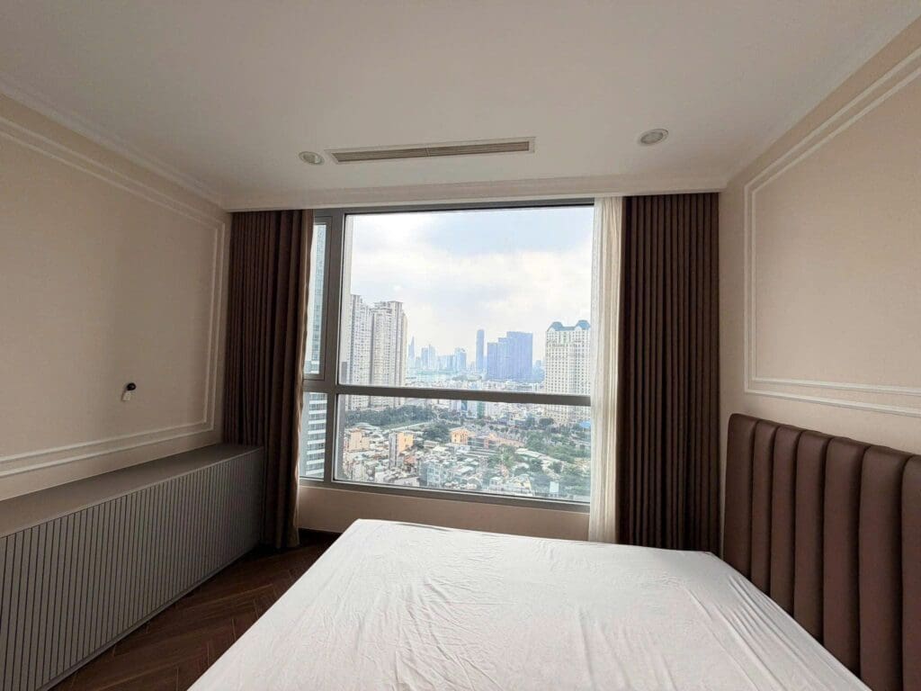 Nội thất phòng ngủ căn hộ vinhomes view thành phố thoáng